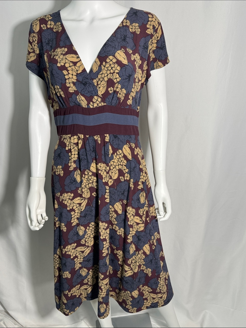 Boden Floral Surplice V-Neck Midi Dress in Size 12L (Long / Tall)